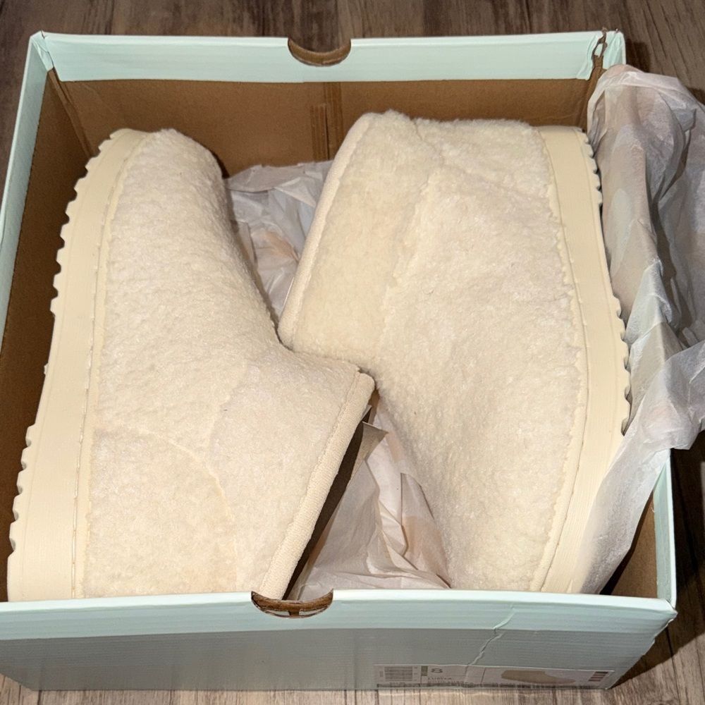SO Cream Sherpa Slip-On Women's Slippers